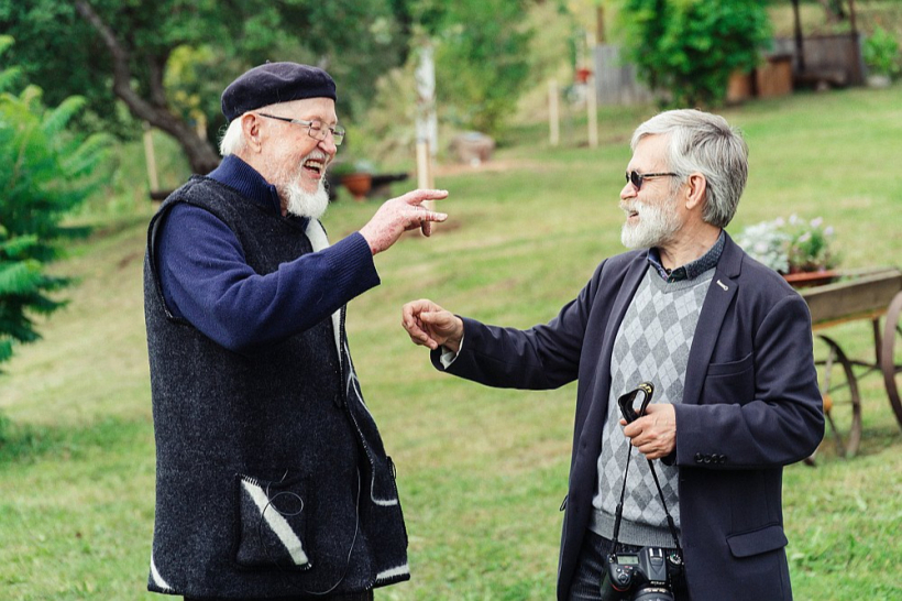 Kadrs no dokumentālās filmas "Tuvāk zemei, viņpus upes". Kadrs no dokumentālās filmas "Tuvāk zemei, viņpus upes".