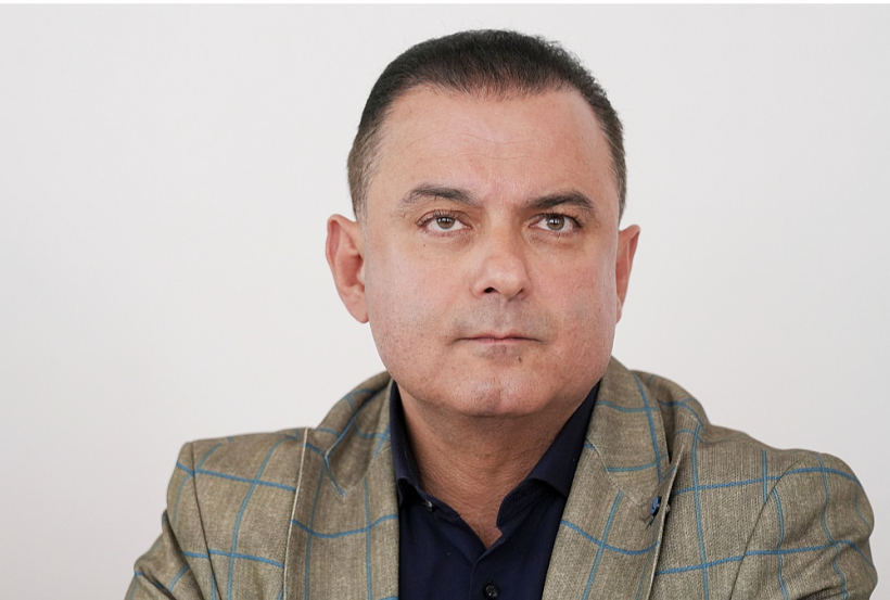 Veselības ministrs Hosams Abu Meri. Veselības ministrs Hosams Abu Meri.
