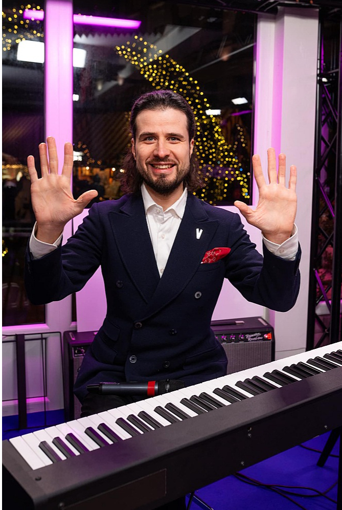 Madonā uzstājās pianists Andrejs Osokins ar savu jauno koncertprogrammu "Mocarts, Debisī un klavieres". Madonā uzstājās pianists Andrejs Osokins ar savu jauno koncertprogrammu "Mocarts, Debisī un klavieres".