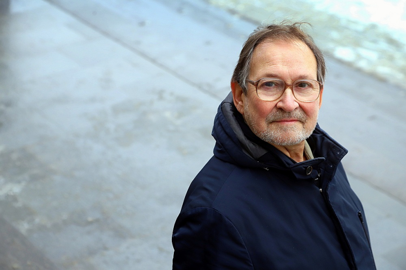 Georgs Pelēcis: "Esmu no tiem komponistiem, kurā nemitīgi it kā pulsē mūzikas plūdums, kas vai nu jāieslēdz, vai jāizslēdz, jālūko, ir vai nav vērts pierakstīt." Georgs Pelēcis: "Esmu no tiem komponistiem, kurā nemitīgi it kā pulsē mūzikas plūdums, kas vai nu jāieslēdz, vai jāizslēdz, jālūko, ir vai nav vērts pierakstīt."