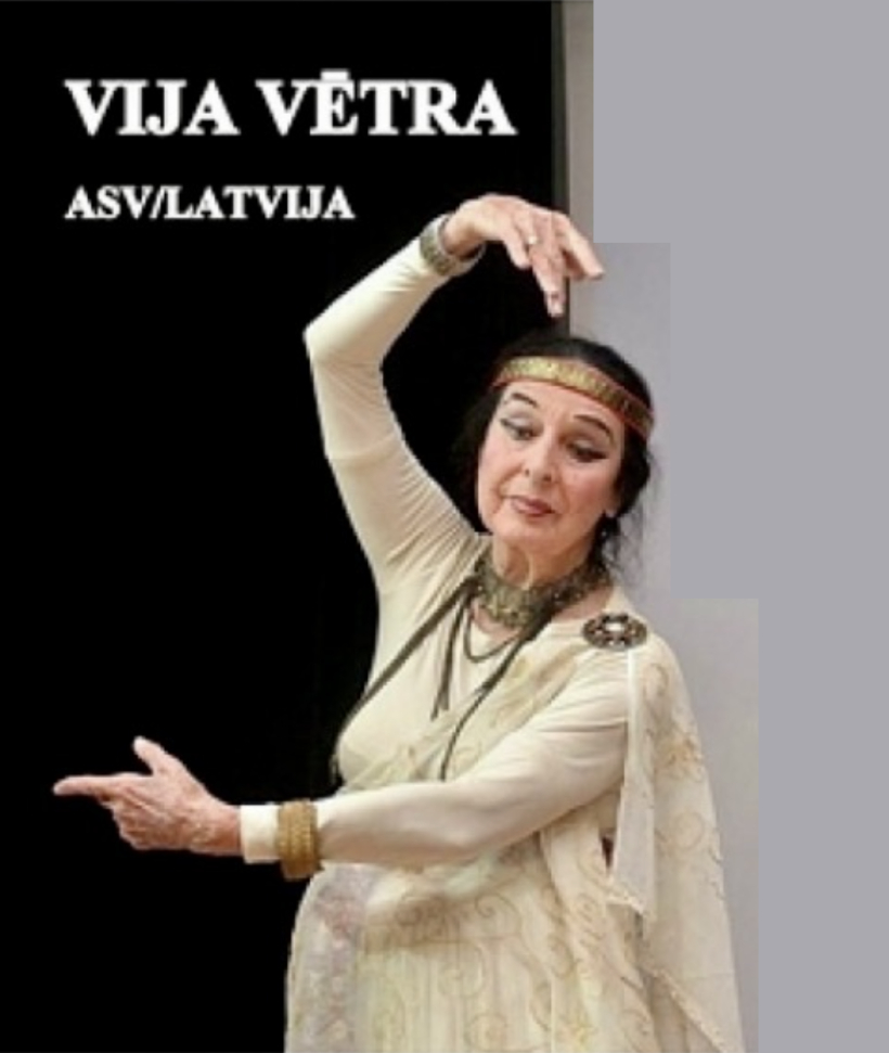 Vija Vētra kā latviešu dejas priesteriene 2010. gadā uz LNOB Mazās zāles skatuves Vispasaules dejas kongresa laikā. 