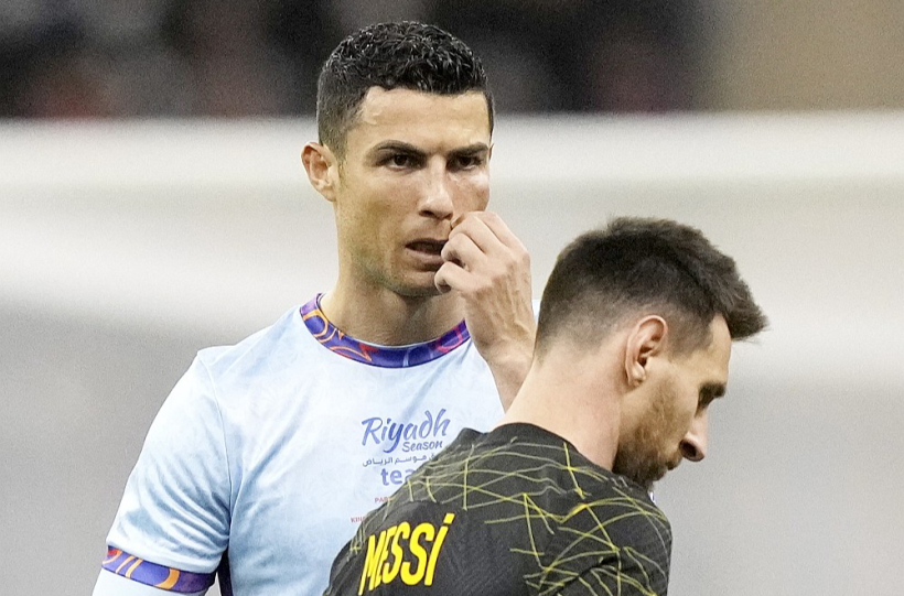 Krištianu Ronaldu (no kreisās) un Lionels Mesi ir šī gadsimta pirmās puses lielākās futbola zvaigznes. Abi sesto reizi piedalīsies Pasaules kausā un iespējams, ka šoreiz viņiem izdosies uzspēlēt arī savā starpā. Krištianu Ronaldu (no kreisās) un Lionels Mesi ir šī gadsimta pirmās puses lielākās futbola zvaigznes. Abi sesto reizi piedalīsies Pasaules kausā un iespējams, ka šoreiz viņiem izdosies uzspēlēt arī savā starpā.