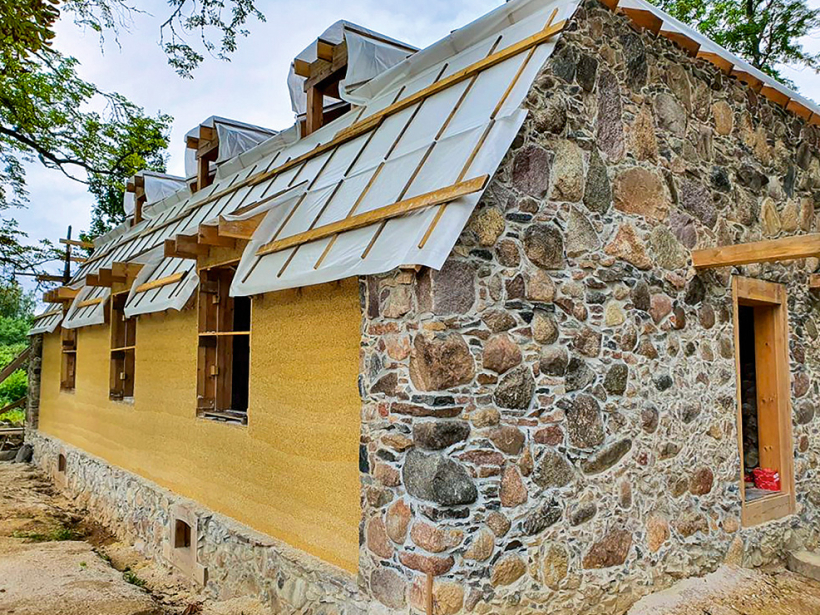 Kaņepju betons piemērots gan jaunu ēku celtniecībai, gan senu ēku pārbūvei un siltināšanai.