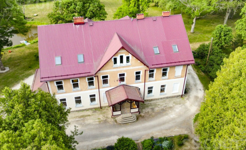 Ozolu skola Valkas novada Zvārtavas pagastā.