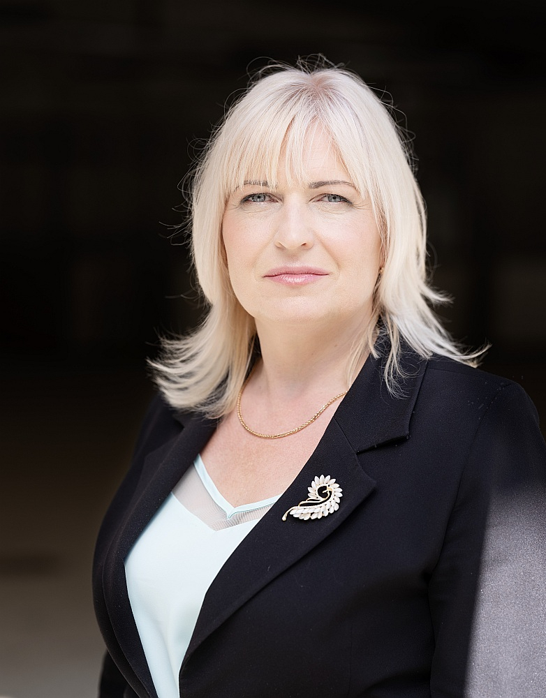 Sandra Muižniece-Brasava, Latvijas Biozinātņu un tehnoloģiju universitātes (LBTU) Pārtikas tehnoloģijas fakultātes profesore un vadošā pētniece, Latvijas Iepakojuma asociācijas valdes priekšsēdētāja.