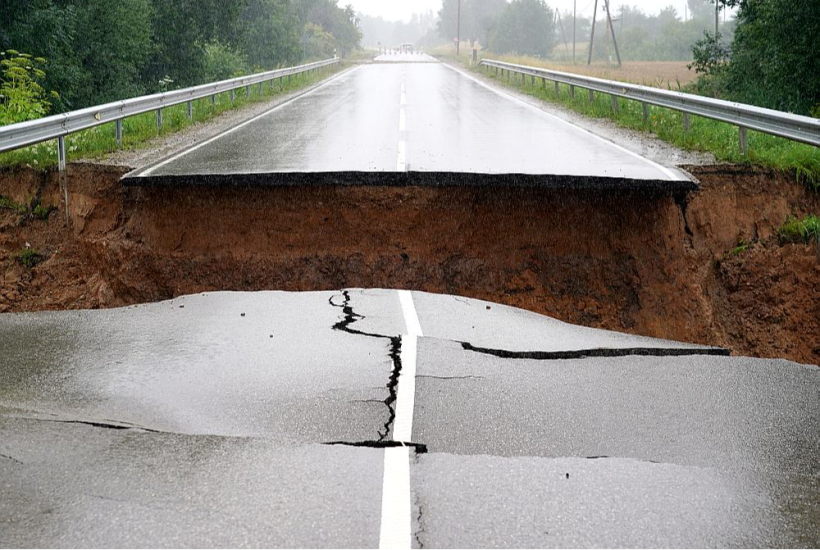 Arī reģionālais autoceļš Sloka–Talsi pie Dursupes tika slēgts satiksmei.