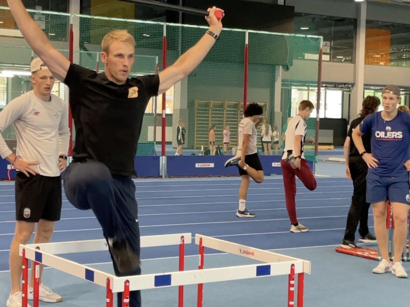 Reiņa darbavieta jau trīs gadus ir Valmieras sporta skola, kur viņš trenē jaunos vieglatlētus.