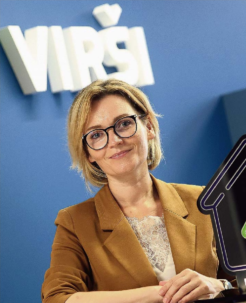 "Ar tagad pieejamām baterijām lielie enerģijas ražotāji uzkrāt pārsvarā var tikai vienai divām stundām, attiecī-gi pārbīdot elektrības pārdošanu no vislētākā perioda uz laiku ar kaut vai mazliet labākām cenām," vērojumos dalās akciju sabiedrības "Virši–A" Enerģētikas daļas vadītāja Linda Popova. "Ar tagad pieejamām baterijām lielie enerģijas ražotāji uzkrāt pārsvarā var tikai vienai divām stundām, attiecī-gi pārbīdot elektrības pārdošanu no vislētākā perioda uz laiku ar kaut vai mazliet labākām cenām," vērojumos dalās akciju sabiedrības "Virši–A" Enerģētikas daļas vadītāja Linda Popova.