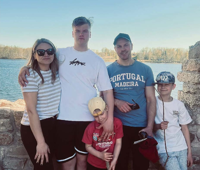 Zvaigžņu ģimene. No kreisās Inga Zvaigzne, Kevins, Gabriels, Ivo Zvaigzne un Lūkass. FOTO NO PERSONISKĀ ARHĪVA