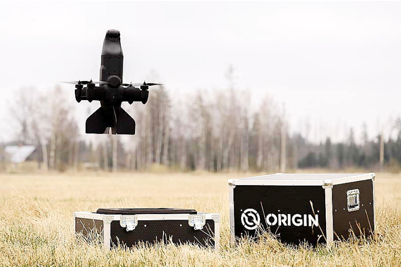 "Origin Robotics" ražotais pārtvērējdrons "Blaze" palaišanas brīdī. Šobrīd šis ir vietējās industrijas eksportspējīgākais drons, ko iegādājušās Beļģija, Igaunija un Zviedrija.