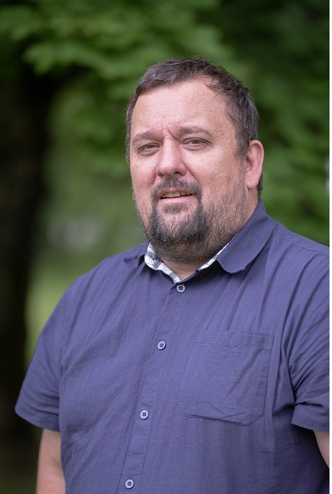 LVMI "Silava" direktors Guntars Šņepsts: "Zinātnieku labklājība pamatā atkarīga nevis no tā, ko iedod vai nodrošina direktors vai valdība, bet no tā, ko lielā konkurencē zinātnes tirgū var nopelnīt. "Silavas" zinātniekiem ar konkurētspēju viss kārtībā." LVMI "Silava" direktors Guntars Šņepsts: "Zinātnieku labklājība pamatā atkarīga nevis no tā, ko iedod vai nodrošina direktors vai valdība, bet no tā, ko lielā konkurencē zinātnes tirgū var nopelnīt. "Silavas" zinātniekiem ar konkurētspēju viss kārtībā."