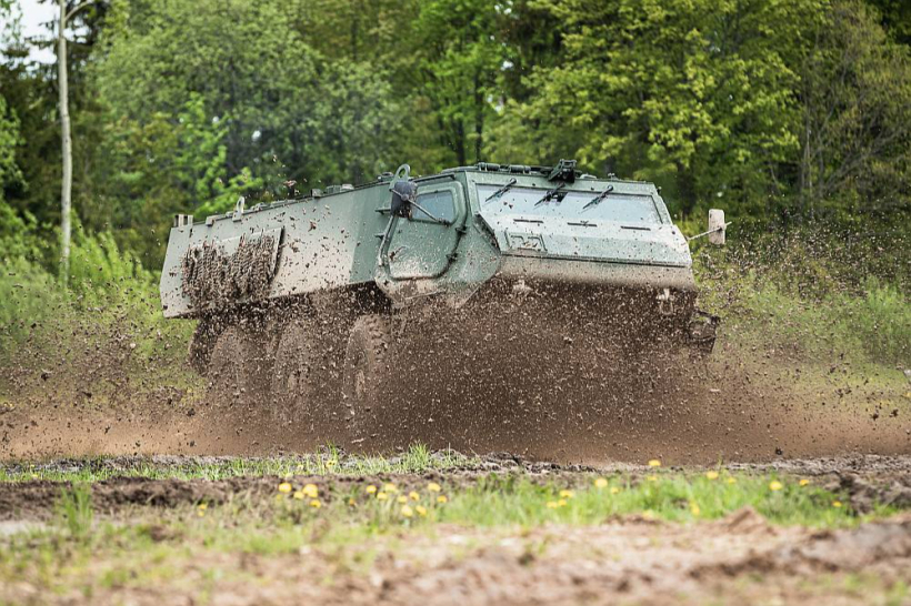 Latvijas Nacionālo bruņoto spēku standarta "Patria 6x6" bruņutransportieris "XA-300". Latvijas Nacionālo bruņoto spēku standarta "Patria 6x6" bruņutransportieris "XA-300".