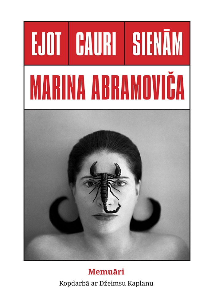 Marina Abramoviča, "Ejot cauri sienām". Marina Abramoviča, "Ejot cauri sienām".