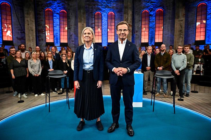 Zviedrijas premjerministrs Ulfs Kristersons un opozīcijā esošo sociāldemokrātu vadītāja Magdalēna Andersone trešdien pirms televīzijas debatēm. Sagaidāms, ka viens no šiem politiķiem vadīs nākamo Zviedrijas valdību. Zviedrijas premjerministrs Ulfs Kristersons un opozīcijā esošo sociāldemokrātu vadītāja Magdalēna Andersone trešdien pirms televīzijas debatēm. Sagaidāms, ka viens no šiem politiķiem vadīs nākamo Zviedrijas valdību.