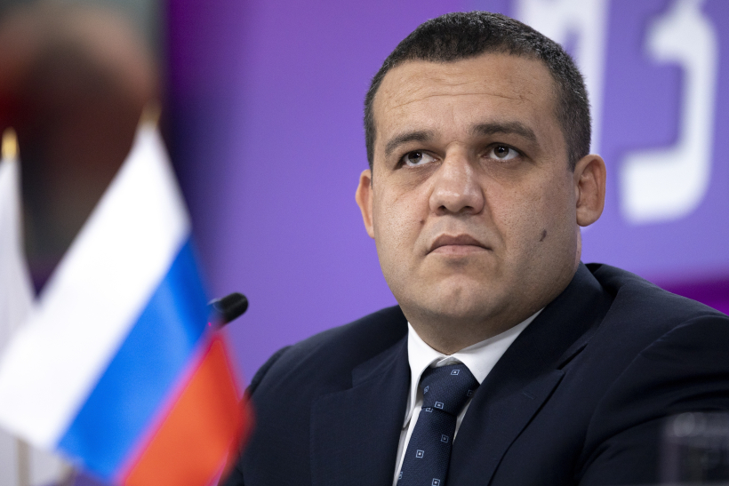 Krievijas diktatoram Vladimiram Putinam pietuvinātais oligarhs Umars Kremļovs. Krievijas diktatoram Vladimiram Putinam pietuvinātais oligarhs Umars Kremļovs.