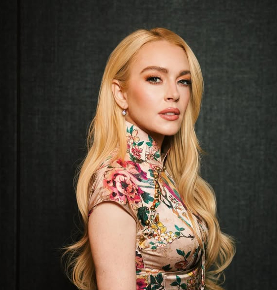 Lindsija Loena.