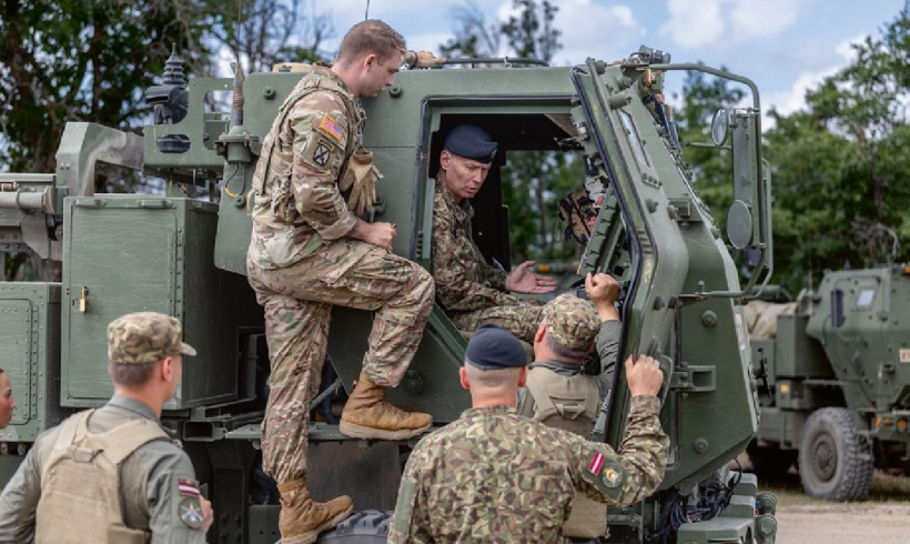 NBS komandiera Kaspara Pudāna vizīte ASV pie Mičiganas Nacionālās gvardes, lai vērotu ikgadējās mācības “Northern Strike”, kurās piedalās arī Latvijas karavīri un zemessargi.