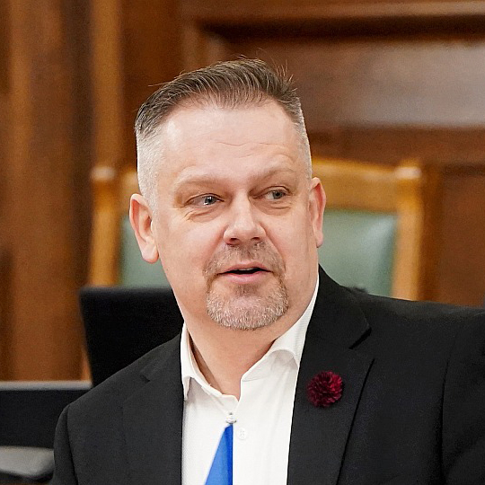Česlavs Batņa, Saeimas Izglītības, kultūras un zinātnes komisijas priekšsēdētājs. Česlavs Batņa, Saeimas Izglītības, kultūras un zinātnes komisijas priekšsēdētājs.