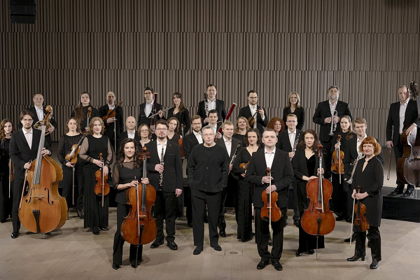 Valsts kamerorķestris "Sinfonietta Rīga" atklās 21. koncertsezonu ar jaunu māksliniecisko vadītāju Olari Eltsu.