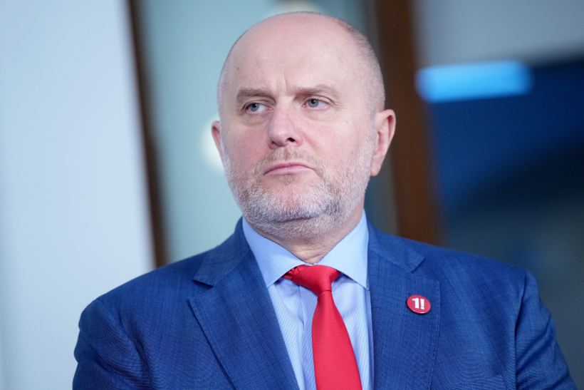 Partijas "Latvija pirmajā vietā" pārstāvis, Saeimas deputāts Edmunds Zivtiņš atbild uz žurnālistu jautājumiem pēc tikšanās ar Valsts prezidentu Rīgas pilī.