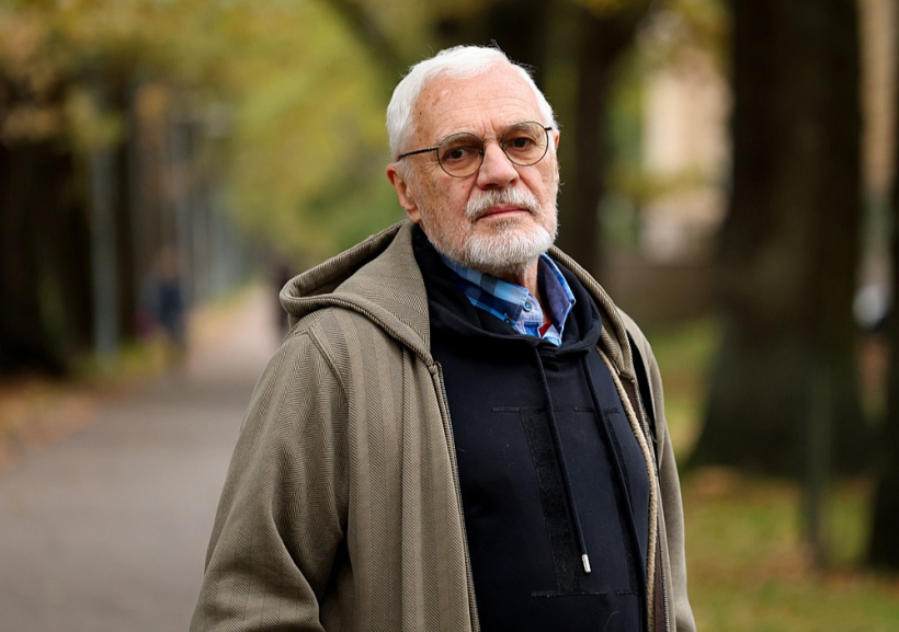 Pēteris Krilovs premieres documentary The Red Shed about Raimonds Staprāns