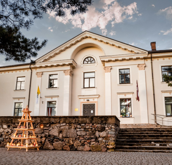 Ēka Baložos.