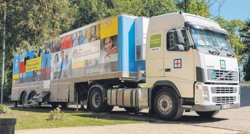 Sabiedriskā labuma labdarības organizācija "Ronald McDonald Māja Latvijā" 16 gadus nodrošina bērniem ārstu speciālistu bezmaksas konsultācijas, braucot uz reģioniem ar tā saukto Bērnu veselības busiņu. Tur gan nesniedz neatliekamo palīdzību. Sabiedriskā labuma labdarības organizācija "Ronald McDonald Māja Latvijā" 16 gadus nodrošina bērniem ārstu speciālistu bezmaksas konsultācijas, braucot uz reģioniem ar tā saukto Bērnu veselības busiņu. Tur gan nesniedz neatliekamo palīdzību.