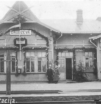 Daudzevas stacija svētku rotā 18. novembrī, 1936. gadā.
