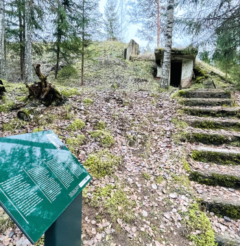 Padomju armijas raķešu bāze Zeltiņos. Sakarnieku angārs.
