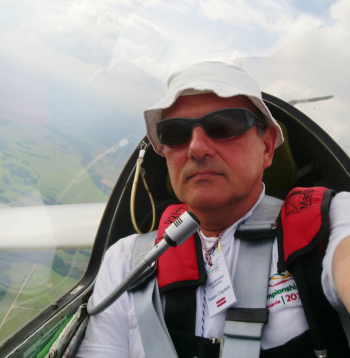 Divvientulība ar debesīm – tas ir īpašs stāvoklis, kas pilotam Voldemāram Gavaram ir kļuvis par dzīves piepildījumu.