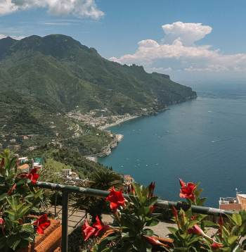 Skats no villas “Rufolo”, kas atrodas Ravello pilsētiņā.