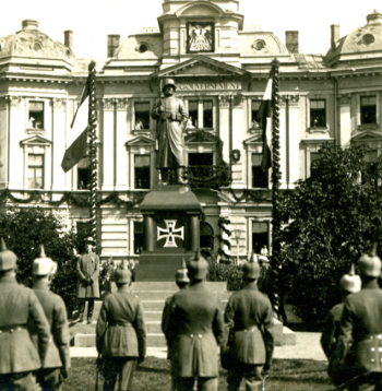 Piemineklis vācu karavīriem. Atklāšana 1918. gada 3. septembrī.