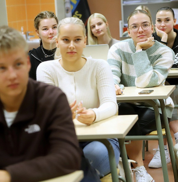 Skolēni klasē Tartu Jana Poskas Valsts ģimnāzijā.