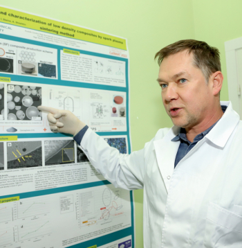 Rīgas Tehniskās universitātes
Materiālu un virsmu tehnoloģijas institūta vecākais pētnieks, ķīmijas doktors Andrejs Šiškins skaidro, kā no akmeņogļu pelnu sastāvdaļas ticis pie inovatīva nanomateriāla.