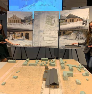 Linda Bērtule un Katrīna Prancāne abas ir arhitektes, bet katrai sava pieredze: Katrīnai ar dzimumu stereotipiem darbā nav nācies
saskarties, bet Linda gan ir pamanījusi, ka daži vīrieši vēlas
izrādīt savu pārākumu.