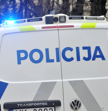 Policija.