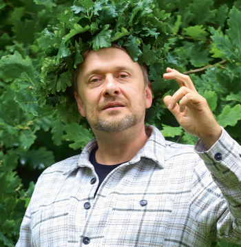 Izskatās, režisors Imants
Strads sajutis brīvdabas izrāžu garšu...