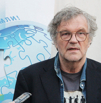 Serbu kinorežisors ​​un rokmūziķis Emirs Kusturica.