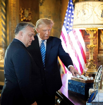 Viktors Orbāns ciemos pie Donalda Trampa šī gada martā Floridā.