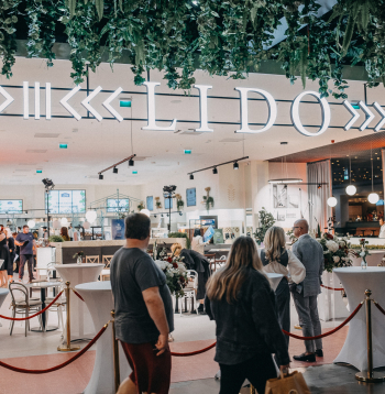 "Lido" pirmais pašapkalpošanās restorāns tirdzniecības centrā "Rīga Plaza". "Lido" pirmais pašapkalpošanās restorāns tirdzniecības centrā "Rīga Plaza".