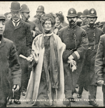 Emelīnas Pankhērstas arests Viktorijas ielā 1908. gada 13. februārī.