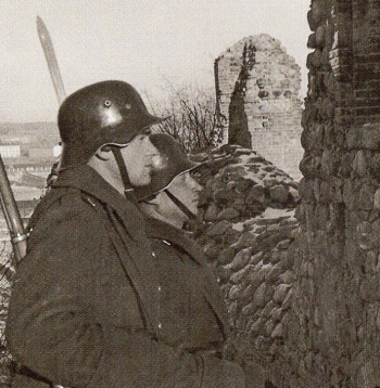 Lietuvas armijas pirmā sardze pie Ģedimina torņa. Viļņa, 1939. gada 29. oktobris.