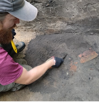 Sīķeles pilskalnā arheologiem atklājās pārsteidzoši liels daudzums gludās un švīkātās keramikas lausku. Iespējams, no tām izdosies rekonstruēt seno trauku formas un izmērus.