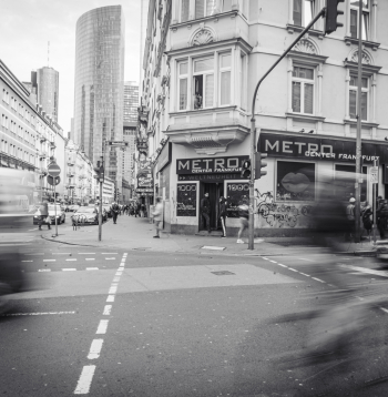 Frankfurtes ielas, galerijas, arhitektūra. Grāmatu tirgus. Vācija. 