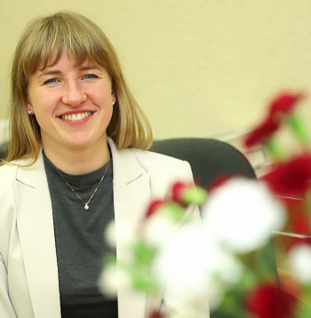 Anna Klēšmite-Blūma: "Ir mainījušās paaudžu vērtības. Ļoti svarīgs ir darba un personīgās dzīves līdzsvars – agrāk tika uzskatīts, ka, piemēram, ķirurgam darba dēļ ir jāupurē privātā dzīve, bet šobrīd ārsts, iespējams, neredz tāda upura nepieciešamību."