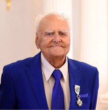 Gunārs Placēns Cildinājuma raksta pasniegšanas ceremonijā Rīgas pilī 2022. gada 31. augustā – savā 95. dzimšanas dienā.