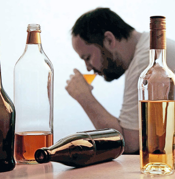 Alkohola regulāras lietošanas rezultātā cilvēkam nopietni cieš smadzenes. Alkohola regulāras lietošanas rezultātā cilvēkam nopietni cieš smadzenes.