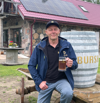 "Bursh” saimnieks Dainis Līvs atgādina, ka alus ir baudīšanai, nevis
dzeršanai!