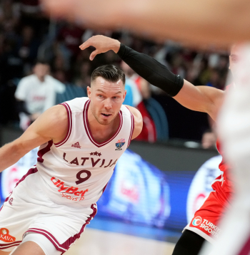 Eiropas čempionāta finālturnīra A apakšgrupas spēle basketbolā vīriešiem starp Latvijas un Turcijas valstsvienībām. Dairis Bertāns.