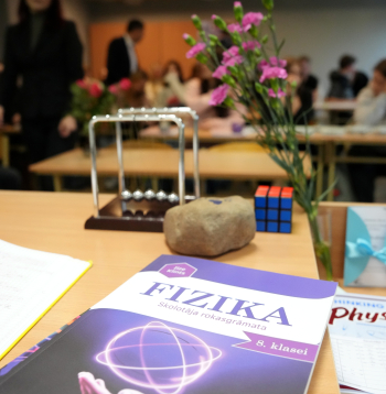 Skolēni klasē.